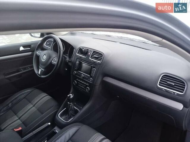 Серый Фольксваген Гольф, объемом двигателя 1.6 л и пробегом 267 тыс. км за 7900 $, фото 6 на Automoto.ua