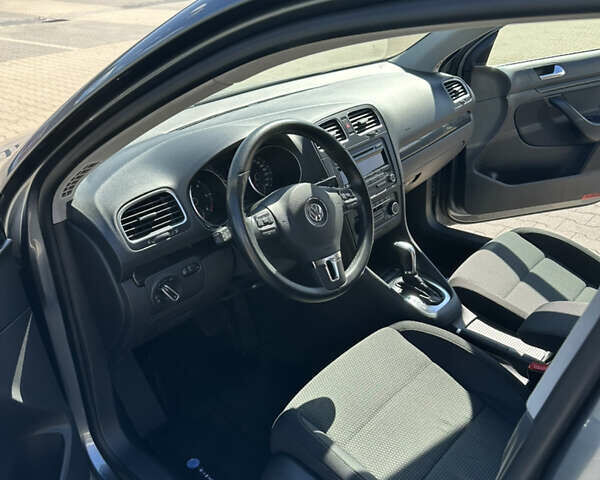 Серый Фольксваген Гольф, объемом двигателя 1.6 л и пробегом 234 тыс. км за 9500 $, фото 10 на Automoto.ua