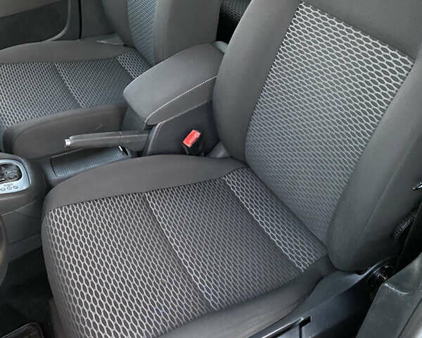 Серый Фольксваген Гольф, объемом двигателя 1.6 л и пробегом 198 тыс. км за 8200 $, фото 30 на Automoto.ua