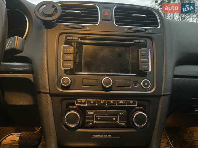 Серый Фольксваген Гольф, объемом двигателя 1.6 л и пробегом 240 тыс. км за 8350 $, фото 16 на Automoto.ua