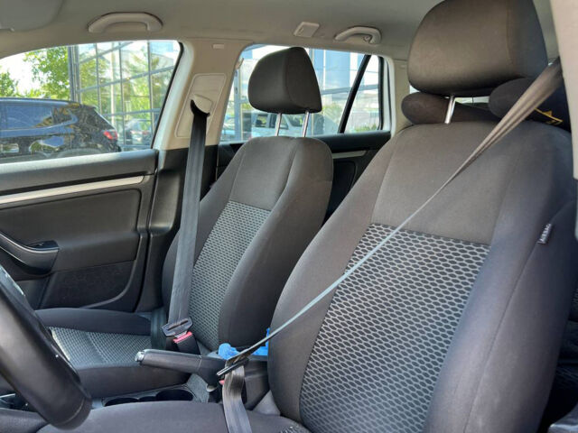 Сірий Фольксваген Гольф, об'ємом двигуна 1.6 л та пробігом 247 тис. км за 8100 $, фото 9 на Automoto.ua