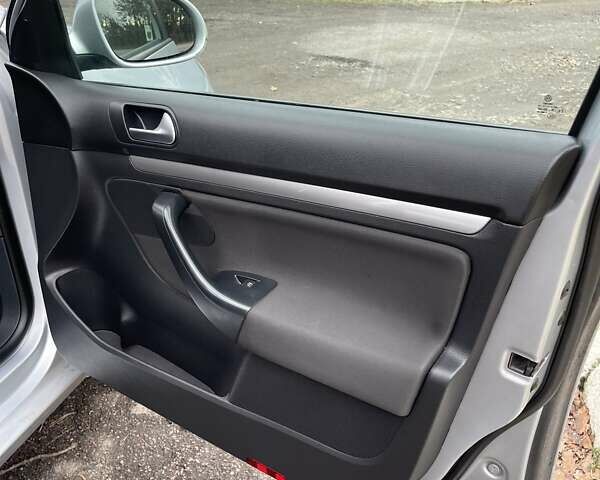 Серый Фольксваген Гольф, объемом двигателя 1.6 л и пробегом 290 тыс. км за 8200 $, фото 11 на Automoto.ua