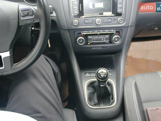 Серый Фольксваген Гольф, объемом двигателя 2 л и пробегом 175 тыс. км за 11990 $, фото 91 на Automoto.ua