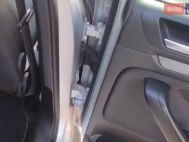 Серый Фольксваген Гольф, объемом двигателя 1.6 л и пробегом 257 тыс. км за 8000 $, фото 37 на Automoto.ua