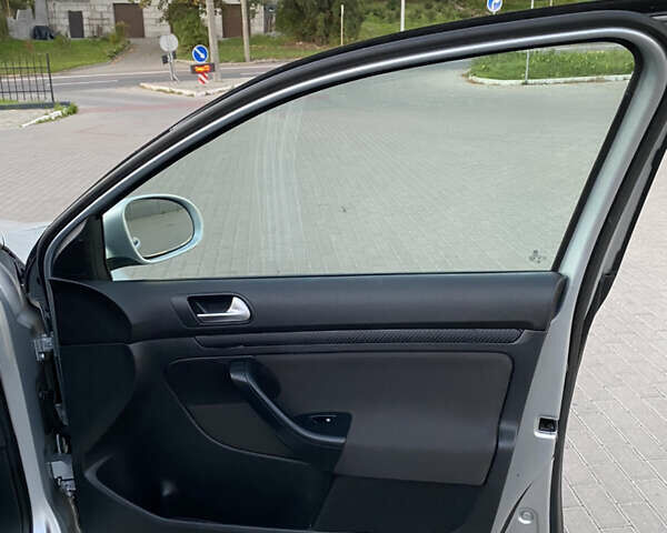 Серый Фольксваген Гольф, объемом двигателя 1.6 л и пробегом 198 тыс. км за 8200 $, фото 23 на Automoto.ua