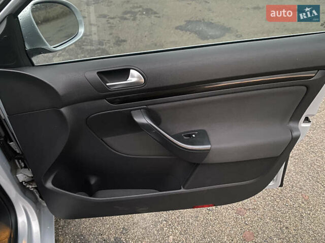 Серый Фольксваген Гольф, объемом двигателя 1.6 л и пробегом 240 тыс. км за 8350 $, фото 23 на Automoto.ua