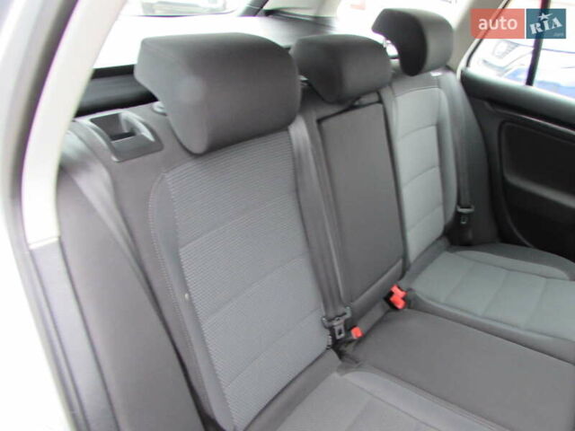 Серый Фольксваген Гольф, объемом двигателя 1.2 л и пробегом 200 тыс. км за 8400 $, фото 15 на Automoto.ua