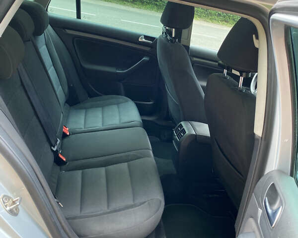 Серый Фольксваген Гольф, объемом двигателя 1.6 л и пробегом 242 тыс. км за 7800 $, фото 16 на Automoto.ua