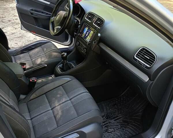 Серый Фольксваген Гольф, объемом двигателя 1.6 л и пробегом 233 тыс. км за 8800 $, фото 6 на Automoto.ua