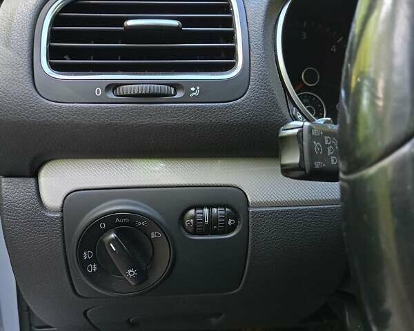 Серый Фольксваген Гольф, объемом двигателя 1.6 л и пробегом 233 тыс. км за 8800 $, фото 11 на Automoto.ua