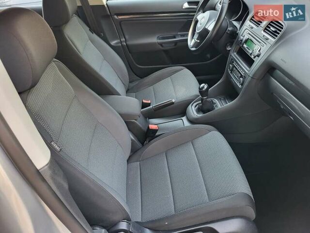 Серый Фольксваген Гольф, объемом двигателя 1.4 л и пробегом 202 тыс. км за 7800 $, фото 18 на Automoto.ua