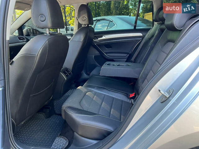 Серый Фольксваген Гольф, объемом двигателя 1.6 л и пробегом 263 тыс. км за 9200 $, фото 11 на Automoto.ua