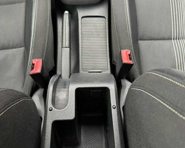 Серый Фольксваген Гольф, объемом двигателя 1.6 л и пробегом 221 тыс. км за 9450 $, фото 48 на Automoto.ua