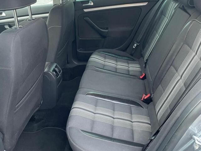 Серый Фольксваген Гольф, объемом двигателя 2 л и пробегом 214 тыс. км за 10400 $, фото 7 на Automoto.ua