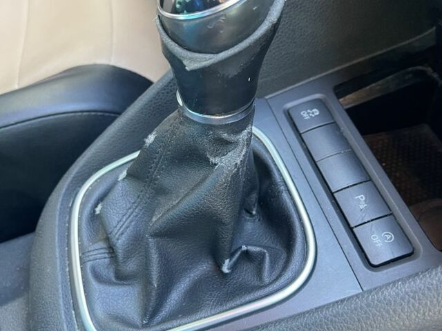 Серый Фольксваген Гольф, объемом двигателя 1.6 л и пробегом 328 тыс. км за 7500 $, фото 11 на Automoto.ua