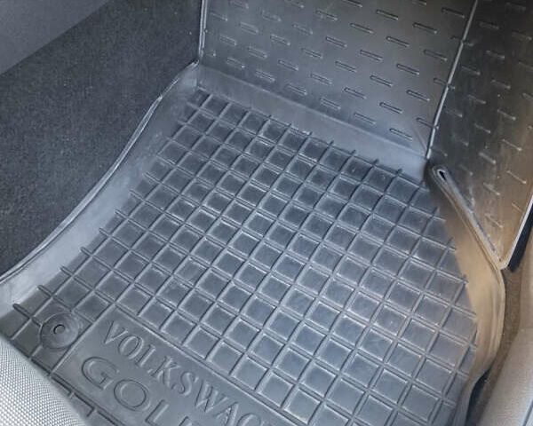 Сірий Фольксваген Гольф, об'ємом двигуна 1.6 л та пробігом 212 тис. км за 11000 $, фото 18 на Automoto.ua