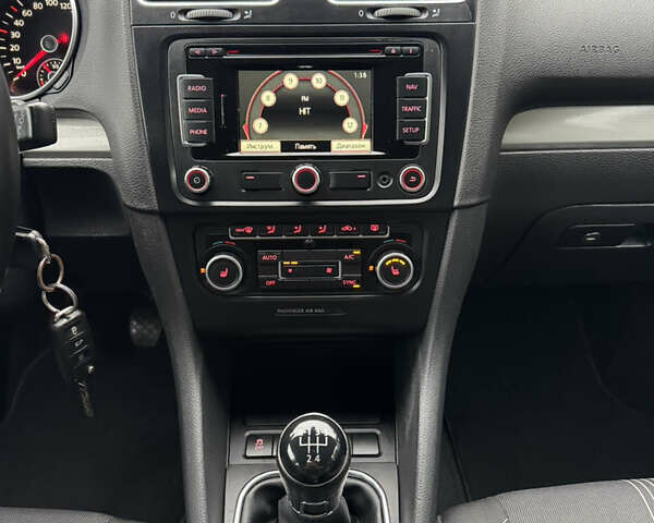 Серый Фольксваген Гольф, объемом двигателя 1.6 л и пробегом 221 тыс. км за 9450 $, фото 36 на Automoto.ua