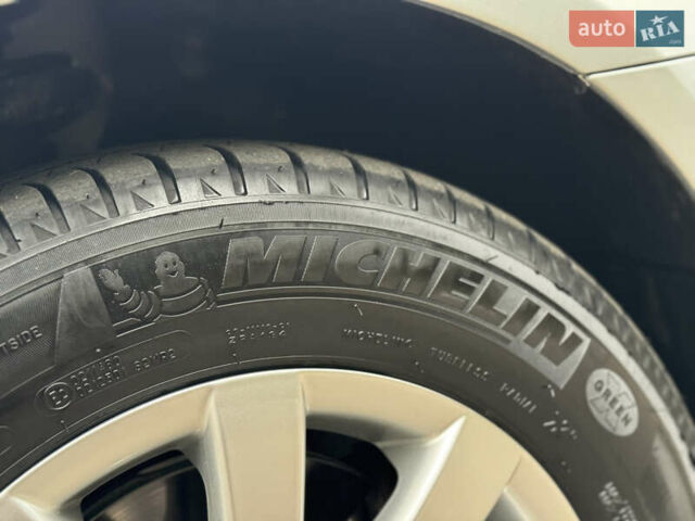 Серый Фольксваген Гольф, объемом двигателя 1.6 л и пробегом 221 тыс. км за 9450 $, фото 79 на Automoto.ua