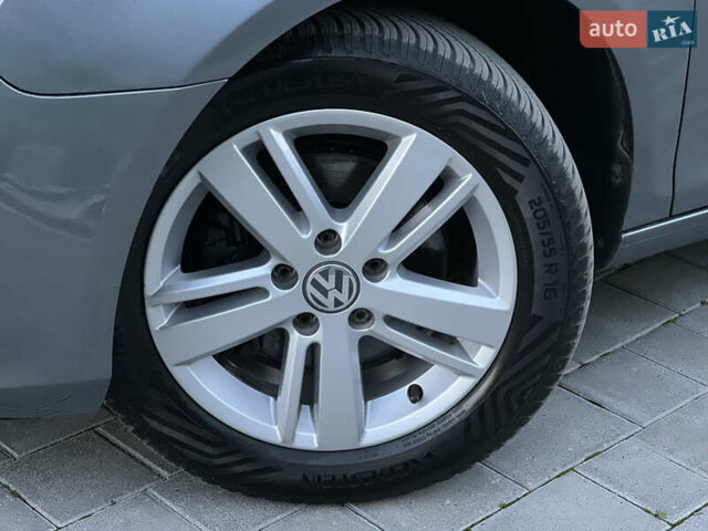 Серый Фольксваген Гольф, объемом двигателя 1.6 л и пробегом 240 тыс. км за 8750 $, фото 13 на Automoto.ua