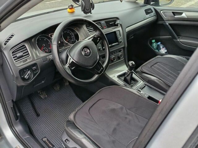 Серый Фольксваген Гольф, объемом двигателя 1.6 л и пробегом 320 тыс. км за 10585 $, фото 2 на Automoto.ua