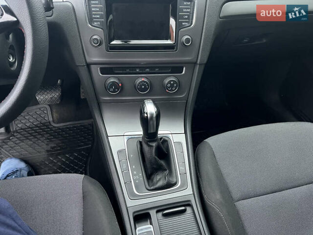 Серый Фольксваген Гольф, объемом двигателя 1.6 л и пробегом 242 тыс. км за 10900 $, фото 10 на Automoto.ua