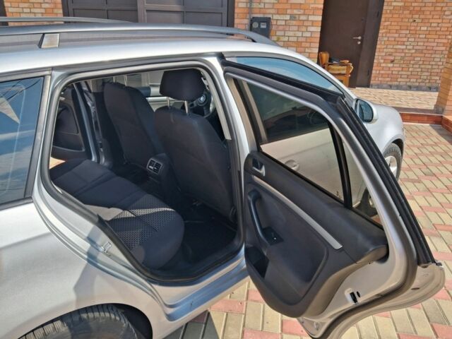 Сірий Фольксваген Гольф, об'ємом двигуна 1.6 л та пробігом 275 тис. км за 8400 $, фото 6 на Automoto.ua