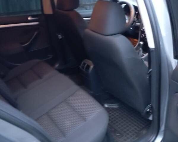 Серый Фольксваген Гольф, объемом двигателя 1.6 л и пробегом 250 тыс. км за 8500 $, фото 1 на Automoto.ua