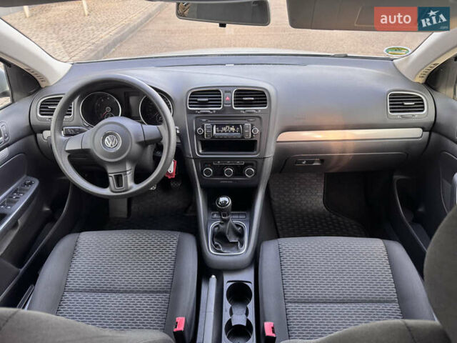 Серый Фольксваген Гольф, объемом двигателя 1.2 л и пробегом 119 тыс. км за 8450 $, фото 13 на Automoto.ua