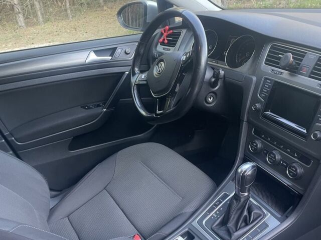 Фольксваген Гольф 2013 в Киеве на Automoto.ua Серый Фольксваген Гольф, объемом двигателя 1.6 л и пробегом 277 тыс. км за 9500 $, фото 9 на Automoto.ua