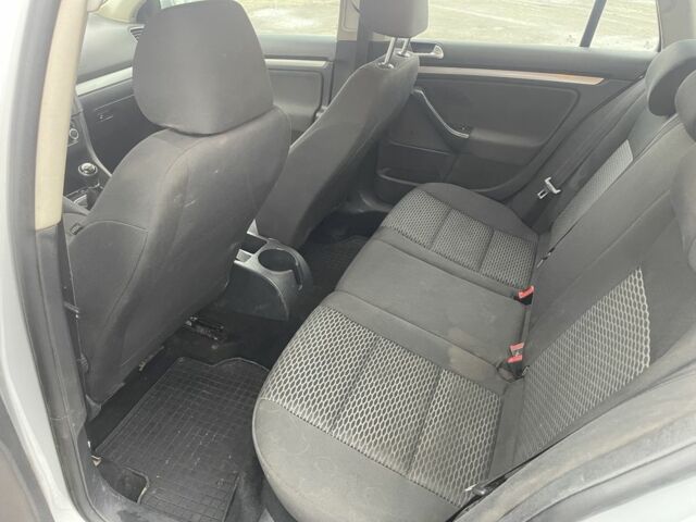 Серый Фольксваген Гольф, объемом двигателя 1.6 л и пробегом 392 тыс. км за 5000 $, фото 6 на Automoto.ua