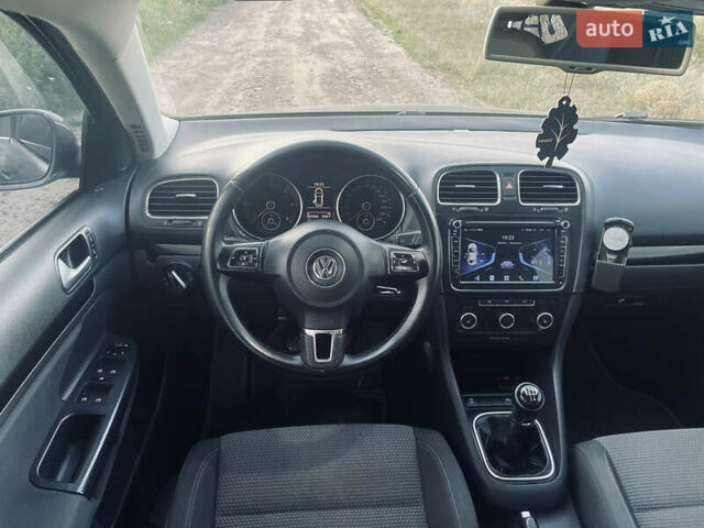 Серый Фольксваген Гольф, объемом двигателя 1.6 л и пробегом 209 тыс. км за 9900 $, фото 24 на Automoto.ua