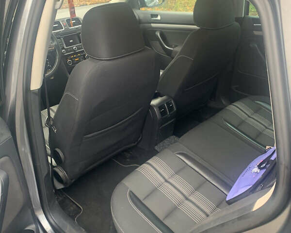 Серый Фольксваген Гольф, объемом двигателя 1.6 л и пробегом 235 тыс. км за 8500 $, фото 4 на Automoto.ua