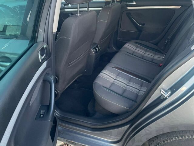 Серый Фольксваген Гольф, объемом двигателя 2 л и пробегом 214 тыс. км за 9700 $, фото 15 на Automoto.ua