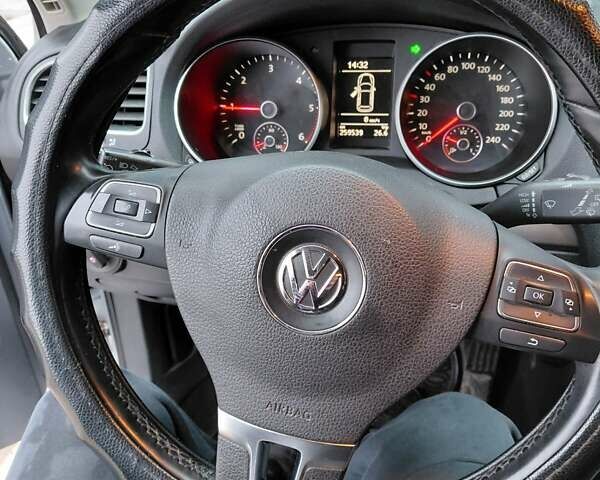 Серый Фольксваген Гольф, объемом двигателя 1.6 л и пробегом 259 тыс. км за 7700 $, фото 13 на Automoto.ua