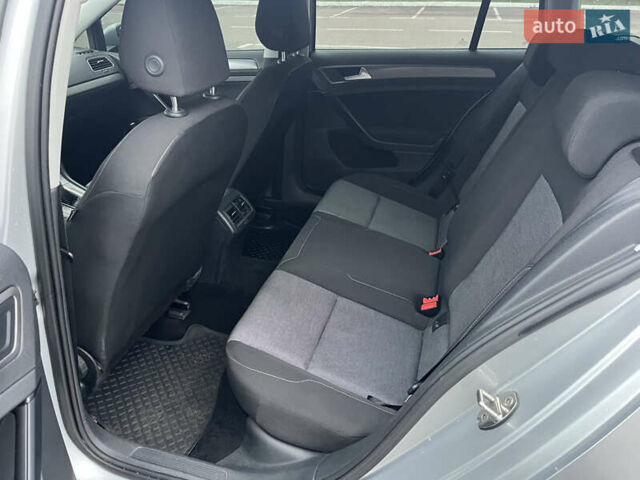 Серый Фольксваген Гольф, объемом двигателя 1.6 л и пробегом 242 тыс. км за 10900 $, фото 13 на Automoto.ua