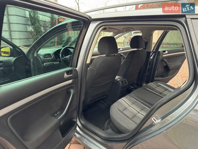 Сірий Фольксваген Гольф, об'ємом двигуна 1.97 л та пробігом 223 тис. км за 7950 $, фото 149 на Automoto.ua