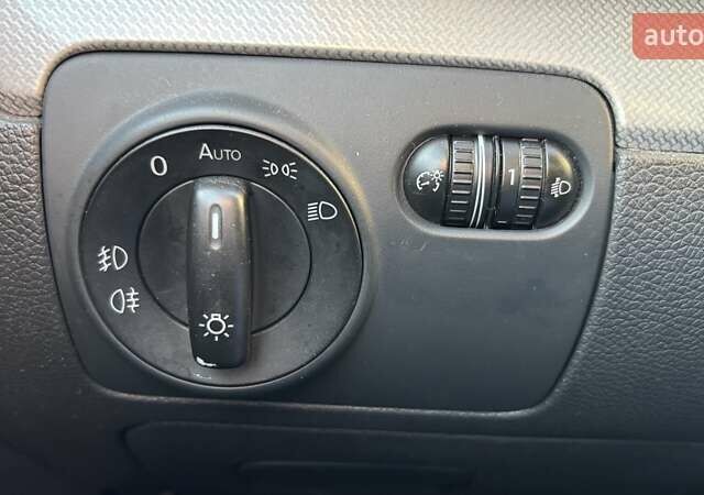 Серый Фольксваген Гольф, объемом двигателя 1.97 л и пробегом 308 тыс. км за 9500 $, фото 32 на Automoto.ua