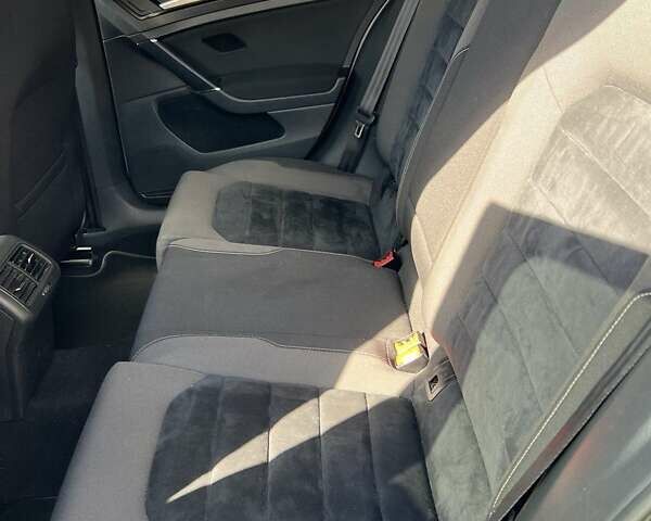 Серый Фольксваген Гольф, объемом двигателя 1.6 л и пробегом 233 тыс. км за 10450 $, фото 11 на Automoto.ua