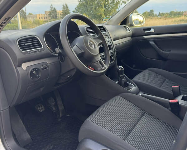 Серый Фольксваген Гольф, объемом двигателя 1.2 л и пробегом 119 тыс. км за 8450 $, фото 7 на Automoto.ua