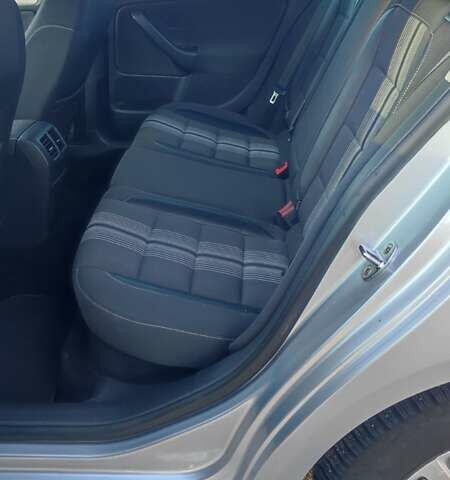 Серый Фольксваген Гольф, объемом двигателя 1.6 л и пробегом 277 тыс. км за 10000 $, фото 194 на Automoto.ua