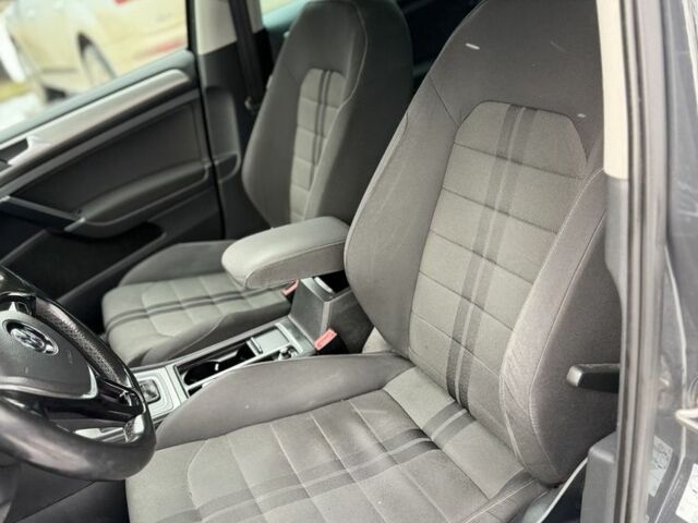 Серый Фольксваген Гольф, объемом двигателя 1.6 л и пробегом 300 тыс. км за 9600 $, фото 9 на Automoto.ua