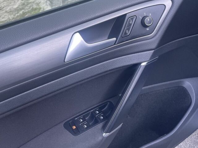 Фольксваген Гольф 2013 в Киеве на Automoto.ua Серый Фольксваген Гольф, объемом двигателя 1.6 л и пробегом 277 тыс. км за 9500 $, фото 12 на Automoto.ua