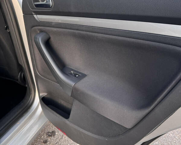 Серый Фольксваген Гольф, объемом двигателя 1.2 л и пробегом 119 тыс. км за 8450 $, фото 15 на Automoto.ua