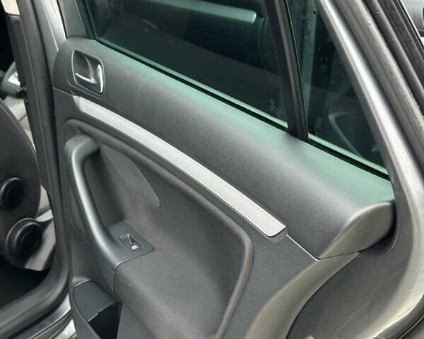 Серый Фольксваген Гольф, объемом двигателя 1.4 л и пробегом 243 тыс. км за 8800 $, фото 41 на Automoto.ua