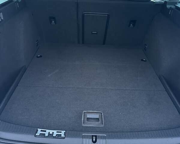 Серый Фольксваген Гольф, объемом двигателя 1.6 л и пробегом 217 тыс. км за 8600 $, фото 12 на Automoto.ua