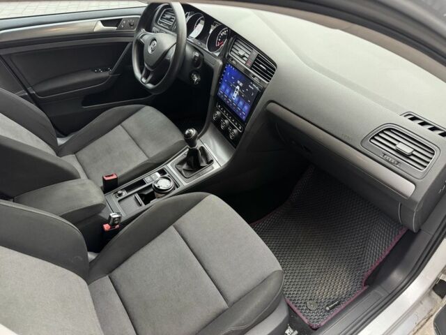 Серый Фольксваген Гольф, объемом двигателя 1.6 л и пробегом 250 тыс. км за 8700 $, фото 3 на Automoto.ua