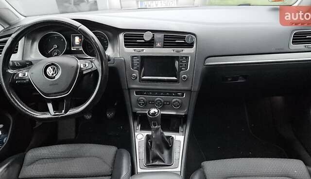 Серый Фольксваген Гольф, объемом двигателя 1.6 л и пробегом 264 тыс. км за 8300 $, фото 2 на Automoto.ua