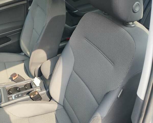 Серый Фольксваген Гольф, объемом двигателя 1.6 л и пробегом 215 тыс. км за 11100 $, фото 6 на Automoto.ua