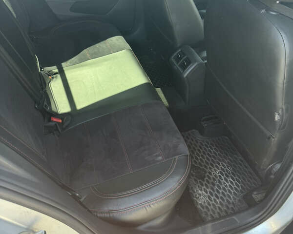 Серый Фольксваген Гольф, объемом двигателя 1.6 л и пробегом 260 тыс. км за 9300 $, фото 9 на Automoto.ua