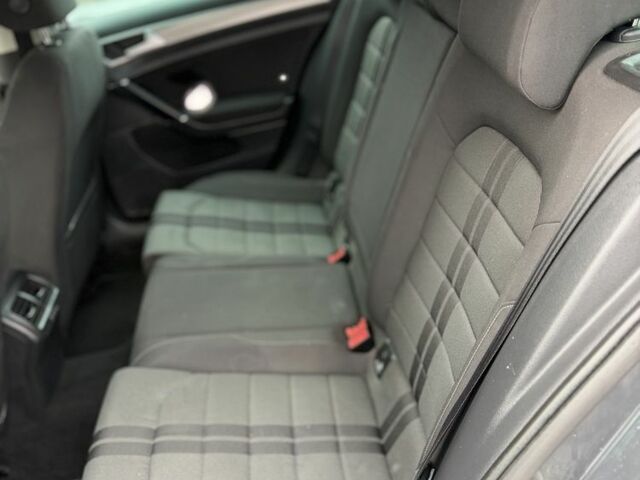 Серый Фольксваген Гольф, объемом двигателя 1.6 л и пробегом 300 тыс. км за 9600 $, фото 6 на Automoto.ua